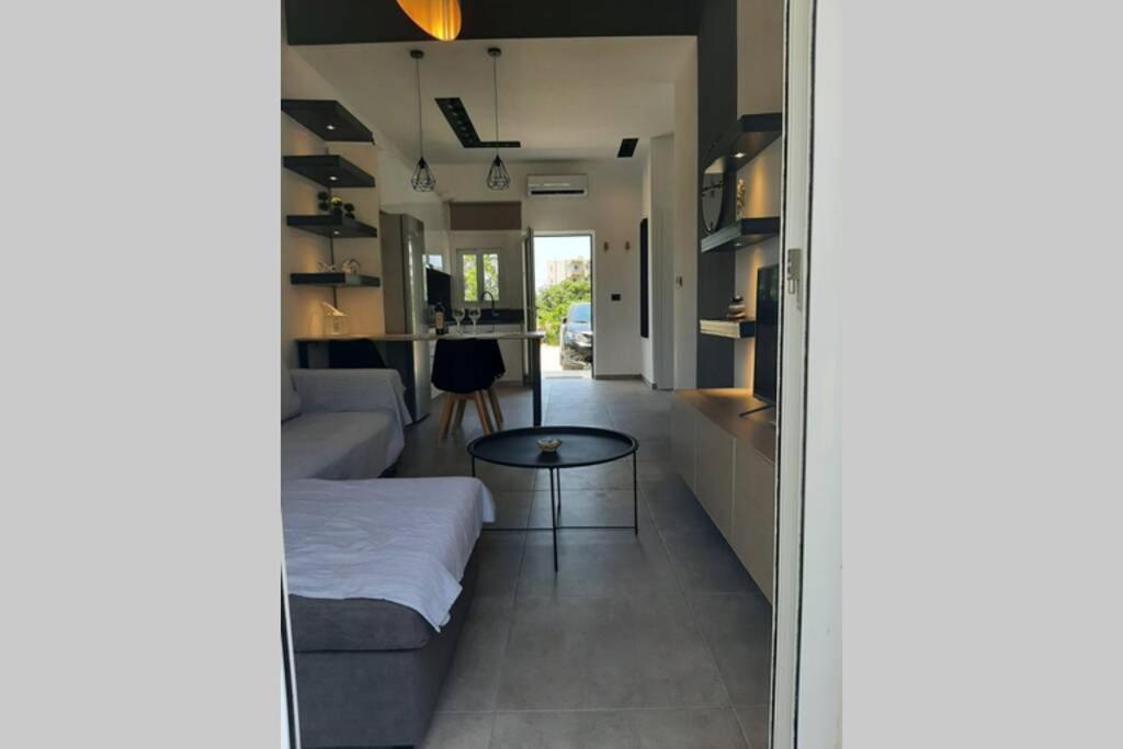 Luxury 1 Bedroom In *