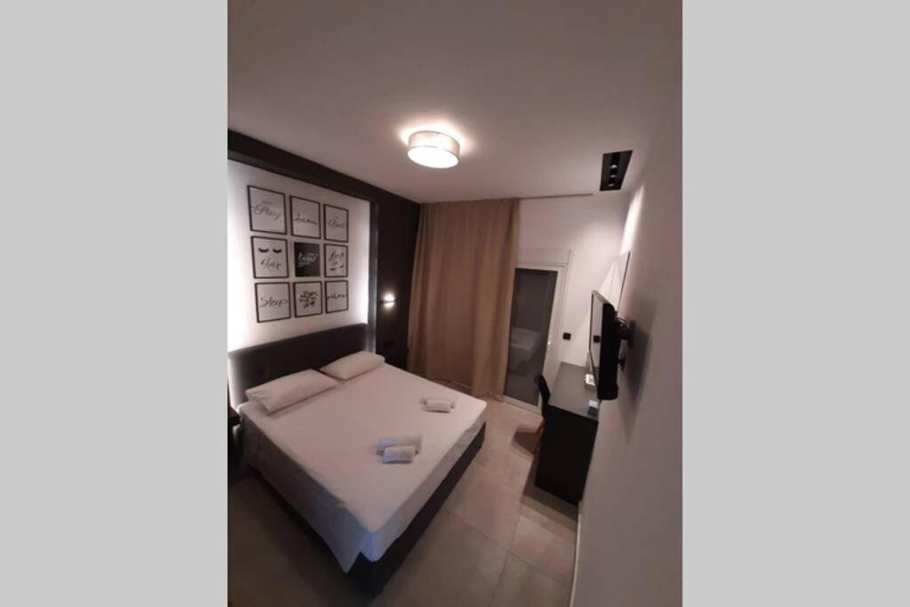 Luxury 1 Bedroom In *